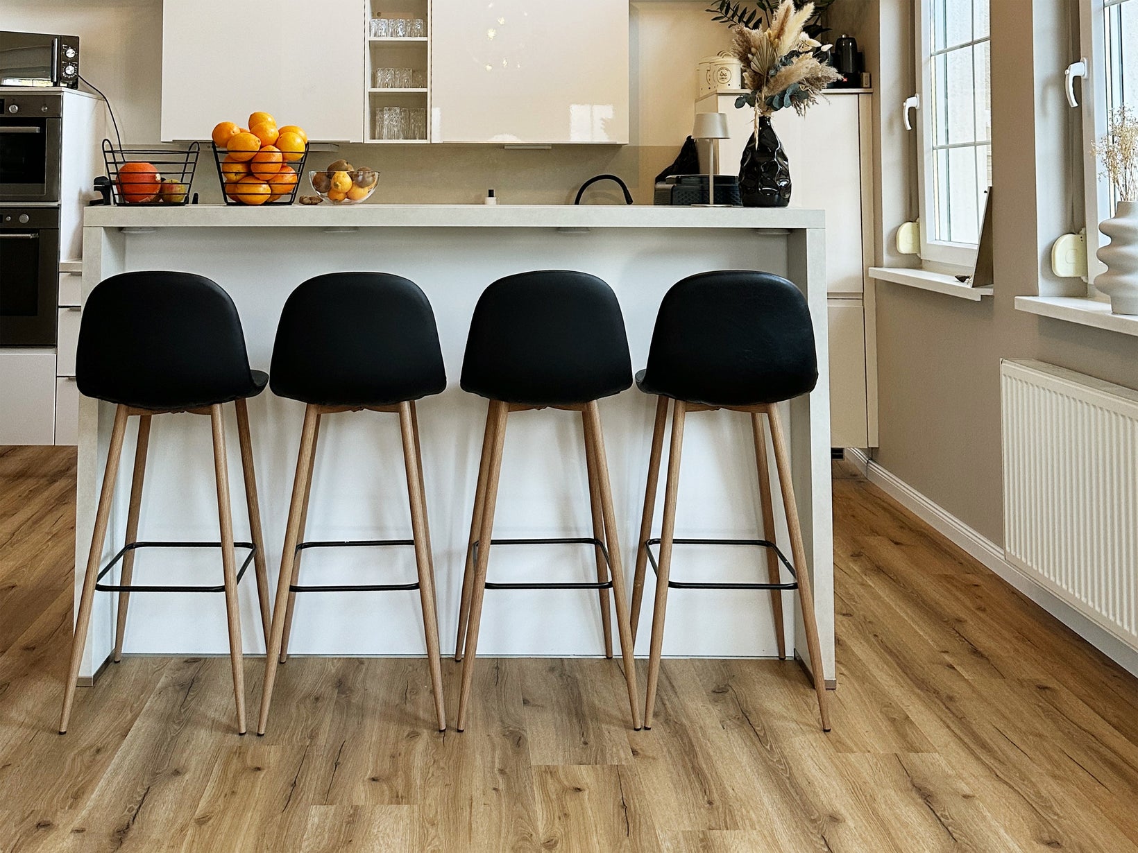 Küche mit Vinylboden in Holzoptik