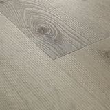 Nahaufnahme fühlbare Synchronprägung Klick-Vinyl Eiche Jade