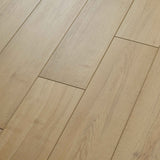 Nahaufnahme lackierte 4V-Fase Klick-Vinyl Eiche Rustled Oak 50 klassische Diele in Holzoptik