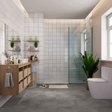 Badezimmer Raumbild mit Klick-Vinyl Beton Rheine Fliese in Betonoptik mit Prägung