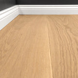 Detailbild mit Sockelleisten Natur Parkett Maria Eiche Dezent
