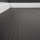 Klick Vinyl Kollektion Deluxe Plus Boden Eiche Moritzburg Schwarz mit integriertem Trittschall von Bodenglück Close Up mit Sockelleiste