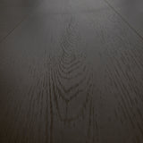 Klick Vinyl Kollektion Deluxe Plus Boden Eiche Moritzburg Schwarz mit integriertem Trittschall von Bodenglück Close Up vom Boden