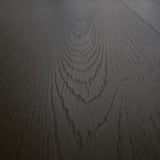 Klick Vinyl Kollektion Deluxe Plus Boden Eiche Moritzburg Schwarz mit integriertem Trittschall von Bodenglück Close Up Maserung