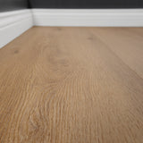 Closeup von dem Boden Klick Vinyl Premium Eiche Travemünde Rigid Vinyl Braun