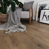 Leseecke Raumbild von Klick-Vinyl Eiche Jever rustikales Dekor in Holzoptik