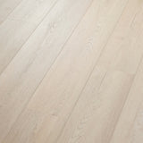 Detailbild von COREtec Klick-Vinyl Eiche Kantara dezentes Dekor in Holzoptik mit lackierter 2V-Fase