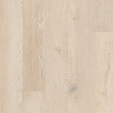 Frontales Detailbild von COREtec Klick-Vinyl Eiche Kantara dezentes Dekor in Holzoptik mit lackierter 2V-Fase