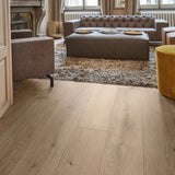 Raumbild von COREtec Klick-Vinyl Eiche Nimbus markantes Dekor in Holzoptik