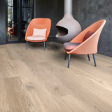 Klick Vinyl Kollektion Deluxe Plus Boden Eiche Marienburg Braun mit integriertem Trittschall von Bodenglück Raumbild vom Wohnzimmer