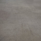 Closeup von Klebe-Vinyl Beton Rheine dezentes Dekor in Fliesenoptik detaillierte Maserung