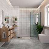 Badezimmer Raumbild von Klebe-Vinyl Beton Nordhorn dezentes Dekor in Fliesenoptik