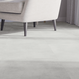 Sitzecke Closeup Klebe-Vinyl Beton Nordhorn dezentes Dekor in Fliesenoptik