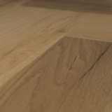 Detailbild von Klick-Vinyl Eiche Sylt dezentes Dekor in Holzoptik mit lackierte 4V-Fase