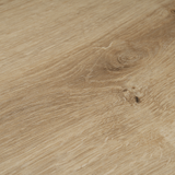 Closeup von Klick-Vinyl Eiche Frankenfeld markantes Dekor in Holzoptik detaillierte Maserung