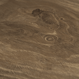 Closeup von Klick-Vinyl Eiche Friesoythe rustikales Dekor in Holzoptik Astloch Detail