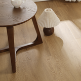 Lifestylebild von Klick-Vinyl Eiche Donau markantes Dekor in Holzoptik