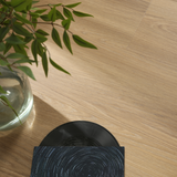 Lifestylebild von Klick-Vinyl Eiche Gera dezentes Dekor in Holzoptik