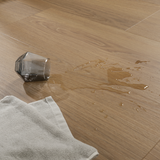 Detailbild von Klick-Vinyl Eiche Gera wasserfest mit pflegeleichter Oberfläche