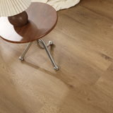 Lifestylebild von Klick-Vinyl Eiche Neckar markantes Dekor in Holzoptik