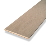 Klick Vinyl Kollektion Deluxe Plus Boden Eiche Glücksburg Braun mit integriertem Trittschall von Bodenglück Closeup von der Planke