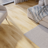 Wohnbereich Closeup Klick-Vinyl Eiche Spiekeroog markantes Dekor in Holzoptik