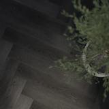 Lifestylebild von Klick-Vinyl Eiche Mellum dezentes Dekor in Holzoptik