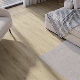 Wohnbereich Closeup Klick-Vinyl Eiche Amrum rustikales Dekor in Holzoptik