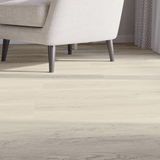 Sitzecke Closeup Klick-Vinyl Eiche Husum markantes Dekor in Holzoptik