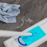 Detailbild von Klick-Vinyl Eiche Westerland wasserfest mit pflegeleichter Oberfläche