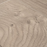 Closeup von Laminat Eiche Friedewald markantes Dekor in Holzoptik detaillierte Maserung