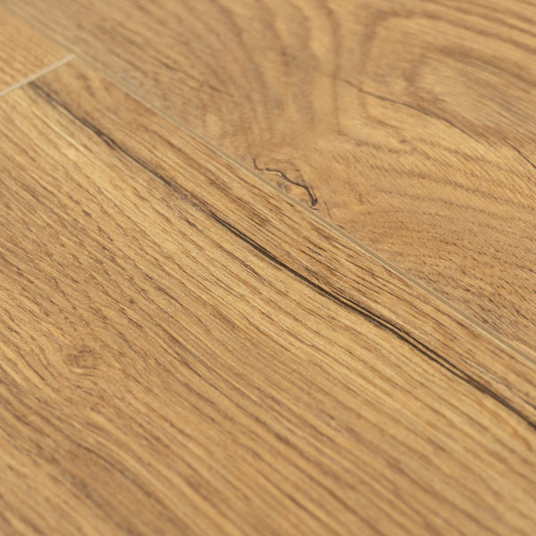 Closeup von Laminat Eiche Fürstenwald markantes Dekor in Holzoptik detaillierte Maserung