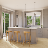 Küche Raumbild von Laminat Eiche Pfälzerwald dezentes Dekor in Holzoptik