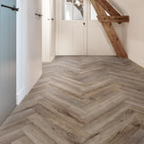 Raumbild von COREtec Klick-Vinyl Eiche Acorn Fischgrät rustikales Dekor in Holzoptik