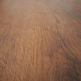 Klick Vinyl Kollektion Deluxe Plus Boden Eiche Löwenburg Braun mit integriertem Trittschall von Bodenglück Close Up Maserung