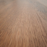 Klick Vinyl Kollektion Deluxe Plus Boden Eiche Neuschwanstein Braun mit integriertem Trittschall von Bodenglück Close Up Maserung