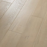 Detailbild von COREtec Klick-Vinyl Eiche Eila dezentes Dekor in Holzoptik mit lackierter 4V-Fase