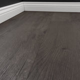 Detailbild von Klick-Vinyl Eiche Westerland rustikales Dekor in Holzoptik mit Hamburger Sockelleiste