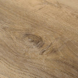 Closeup von Klick-Vinyl Eiche Cuxhaven markantes Dekor in Holzoptik Astloch Detail