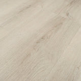 Closeup von Klick-Vinyl Eiche Husum markantes Dekor in Holzoptik detaillierte Maserung