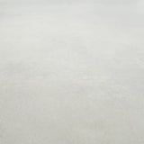 Closeup von Klick-Vinyl Beton Cloppenburg dezentes Dekor in Fliesenoptik detaillierte Maserung