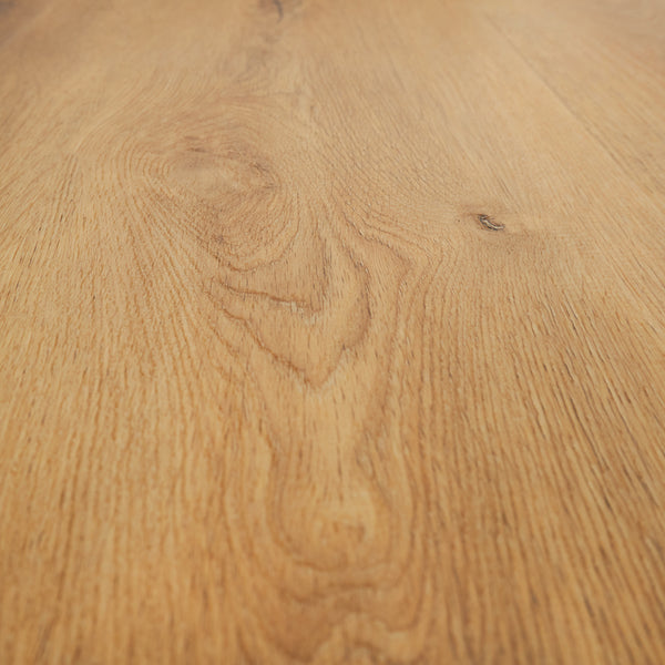 Closeup von Klick-Vinyl Eiche Memmert markantes Dekor in Holzoptik detaillierte Maserung