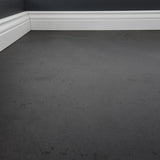 Detailansicht mit Sockelleisten Klebe Vinyl Stein Meppen Schwarz dezent 100 % wasserfest