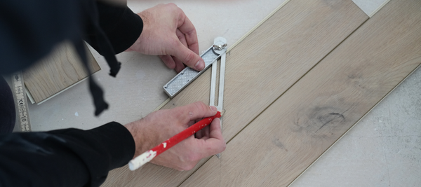 Vinylboden zuschneiden: DIY-Anleitung zum einfachen Verlegen