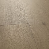 Nahaufnahme fühlbare Synchronprägung Klick-Vinyl Eiche Alster