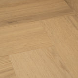 Nahaufnahme lackierte 4V-Fase Klick-Vinyl Eiche Föhr Fischgrät in Holzoptik