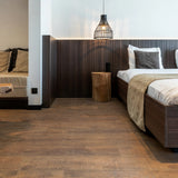 Schlafzimmer Raumbild mit Klick-Vinyl Eiche Havel klassische Diele in Holzoptik mit Synchronprägung