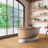 Badezimmer Raumbild mit Klick-Vinyl Eiche Freiburg klassische Diele in Holzoptik mit Prägung