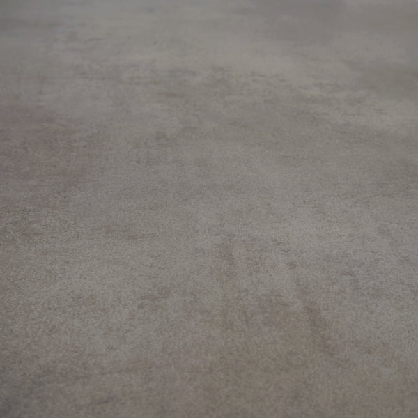 Closeup von Klebe-Vinyl Beton Rheine dezentes Dekor in Fliesenoptik detaillierte Maserung