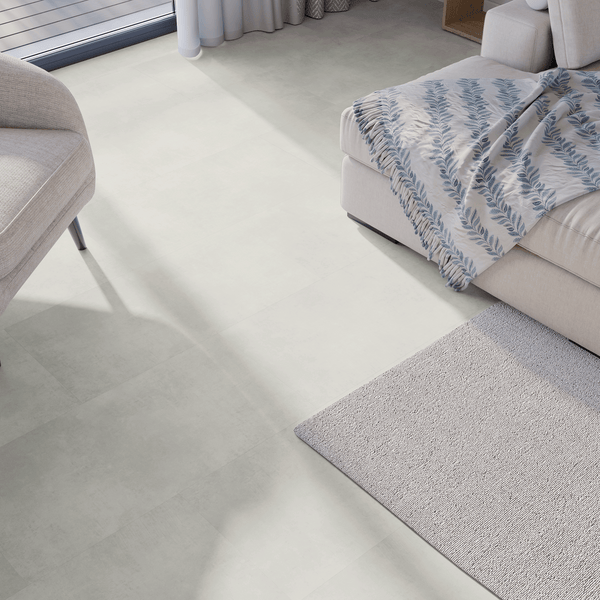 Wohnbereich Closeup Klebe-Vinyl Beton Cloppenburg dezentes Dekor in Fliesenoptik